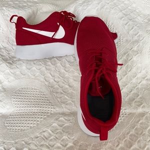 NIKE ROSHE RUN TRAIL RUNNING SHOES